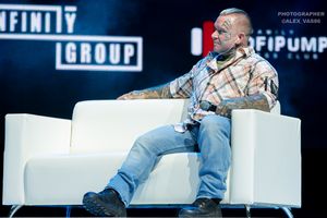 Голубочкин, Ли Прист, Ведущие